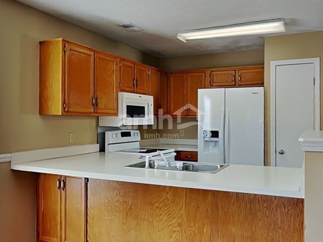 Building Photo - 2011 Lassiter Dr