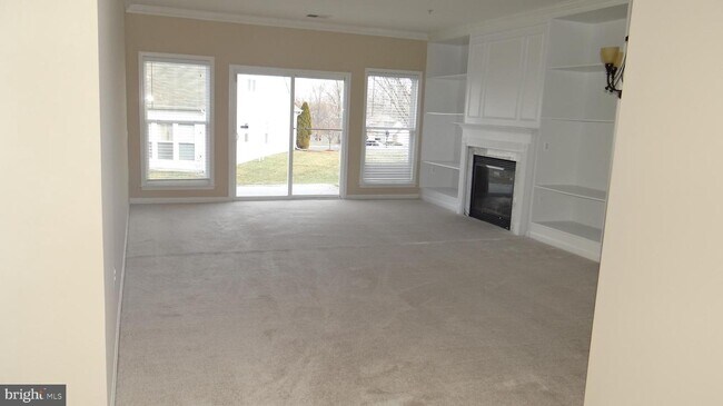 Building Photo - 37 Chantilly Pl