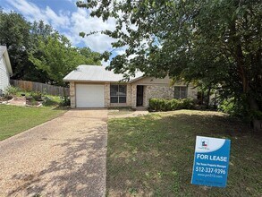 Building Photo - 1109 Village Green Dr