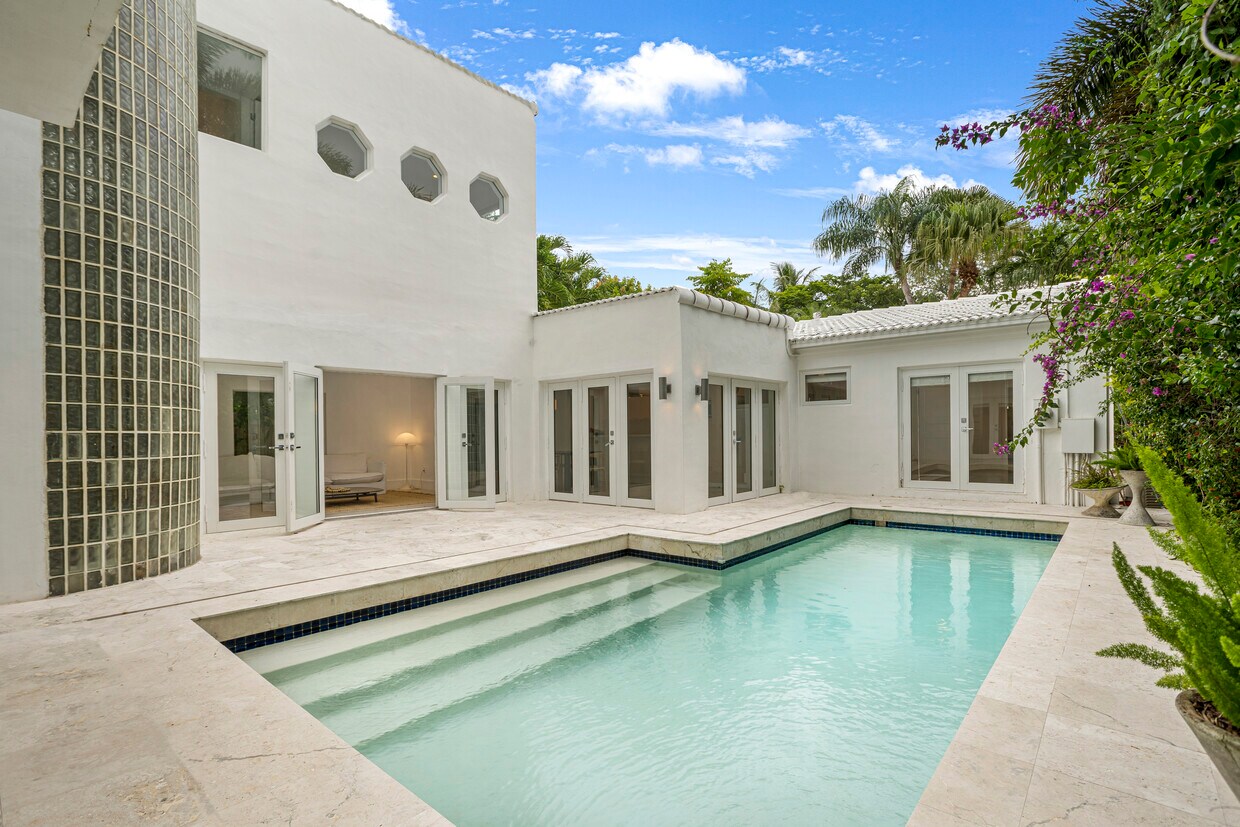Foto principal - 4036 Malaga Ave