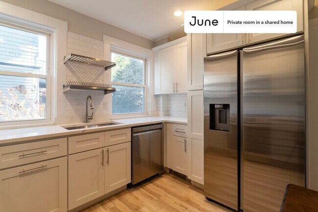 Foto del edificio - Room in Shared 5 bed/2 bath home in Brookline