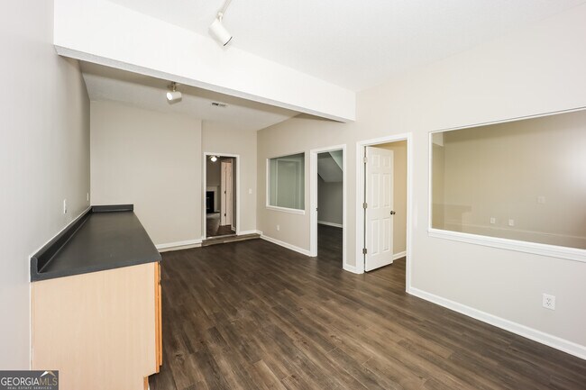 Building Photo - 7030 Mahogany Dr