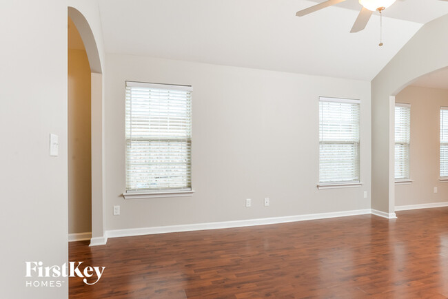 Building Photo - 872 Cody Cir