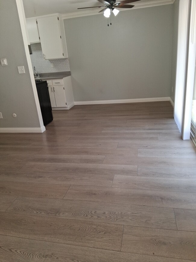 Building Photo - 8014 Woodman Ave