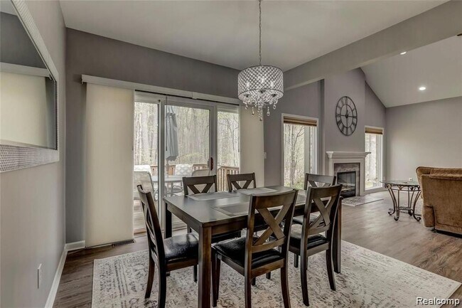 Building Photo - 47300 Cider Mill Dr