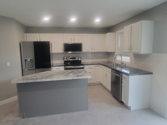 Building Photo - 10443 64th Way NE