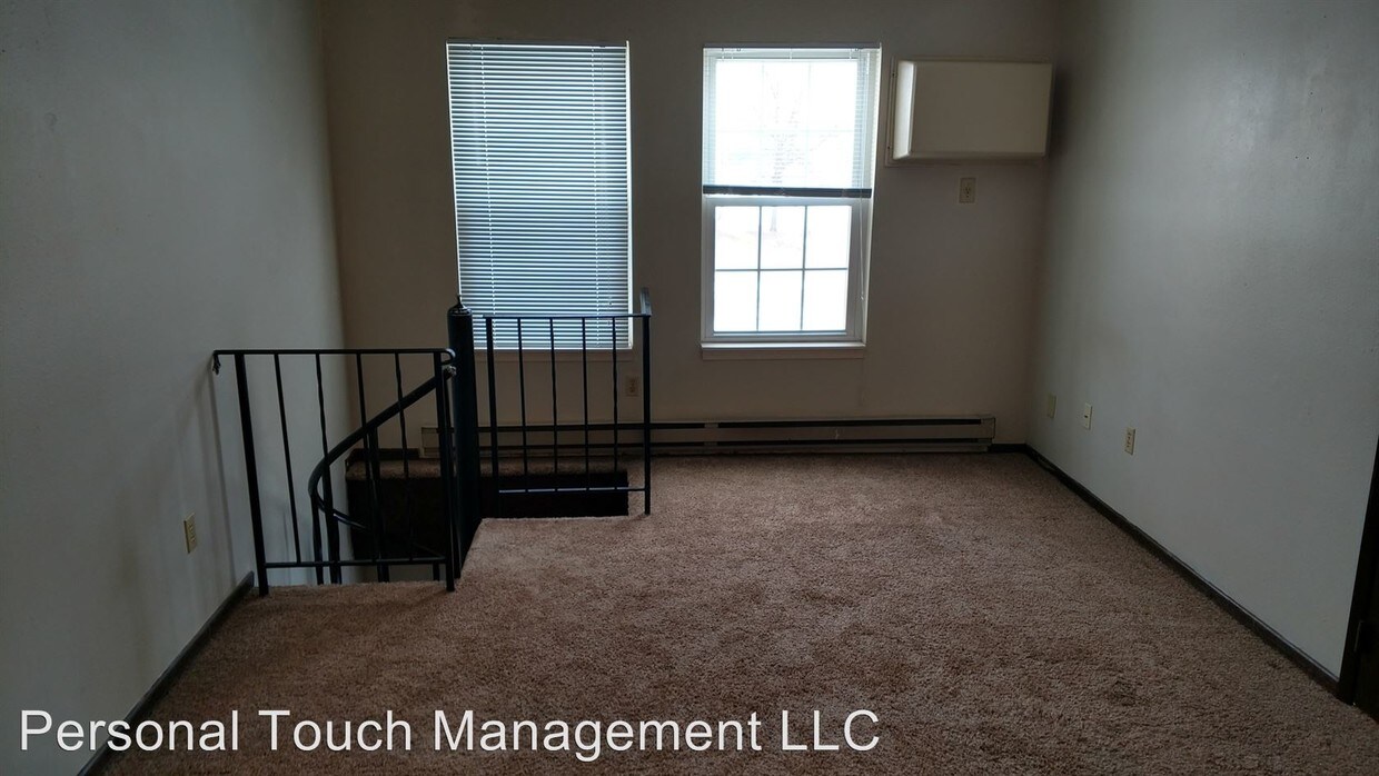 Foto principal - 915 10th Ave W