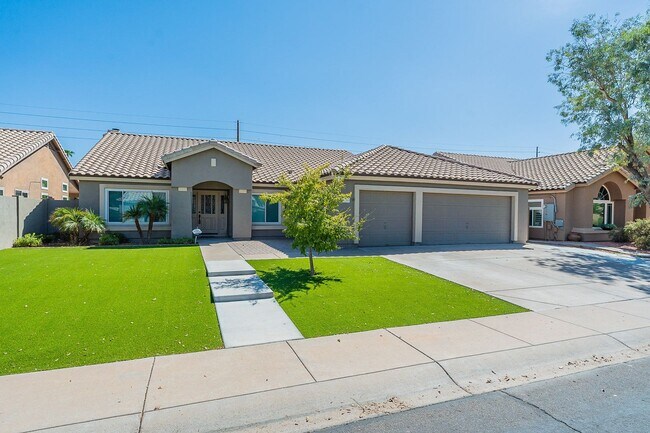 Photo - Charming 4-Bedroom Home with Luxurious Poo...