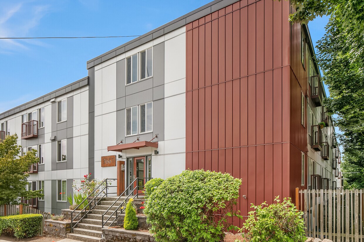 Exterior of Calisto - 3661 Phinney Ave N