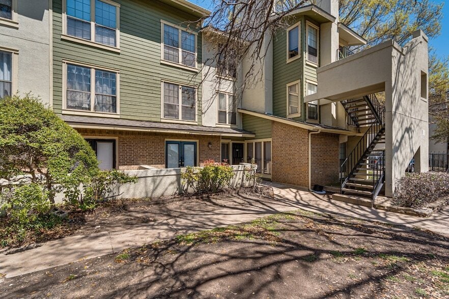 Primary Photo - 9611 Walnut St