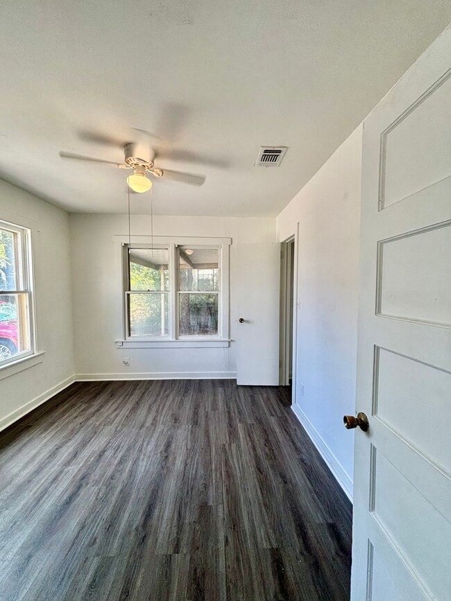 Building Photo - Coming Soon!! Charming 2bed/1bath!!