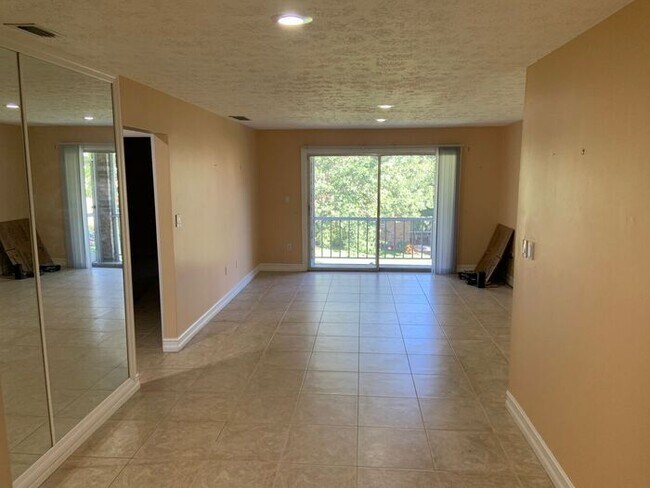 Foto del edificio - 4322 Lake Underhill Rd