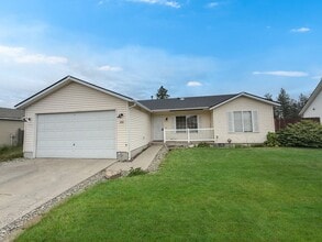 Building Photo - 3101 Meadow Glen Ln