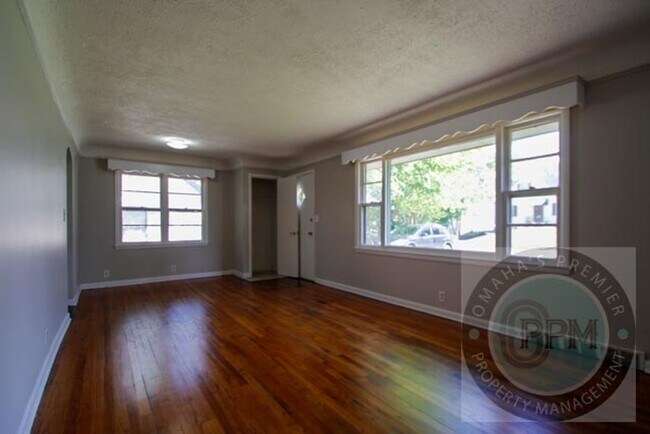 Foto del edificio - Discover this 3-bedroom, 1-bath home in Omaha, NE,