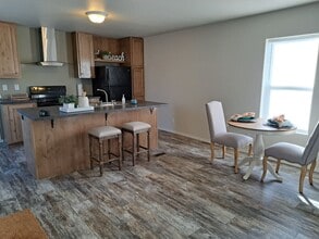 Building Photo - 8711 Vince Rd NE