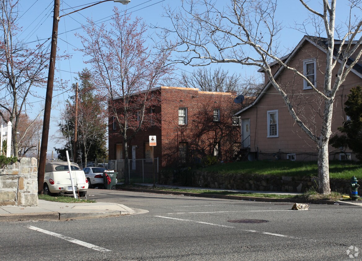 Foto del edificio - 1322 45th Pl SE