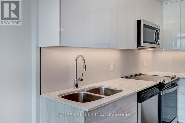 Building Photo - 60 Frederick St