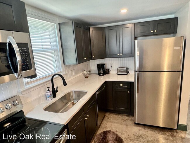 Building Photo - 1 br, 1 bath House - 2209 Arctic Avenue Apt 1