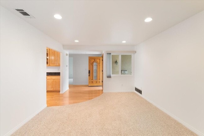 Building Photo - Beautiful Torrance Home