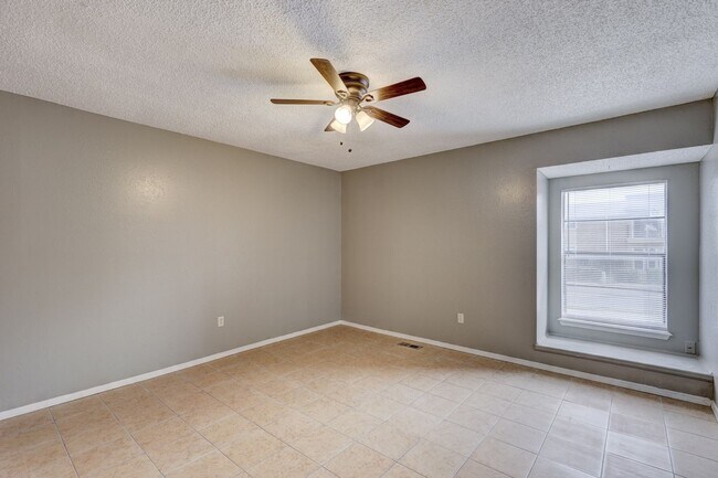 Foto del edificio - Duplex Available Now!