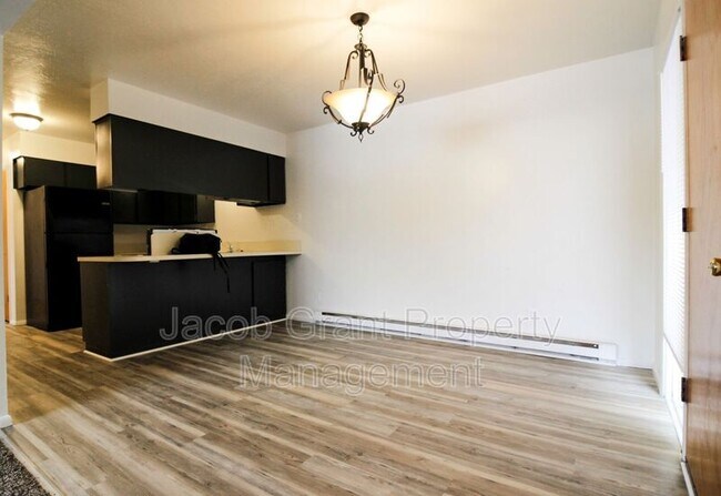 Foto del edificio - 220 N Fanning Ave