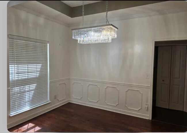 Building Photo - 3213 Hidden Creek Dr