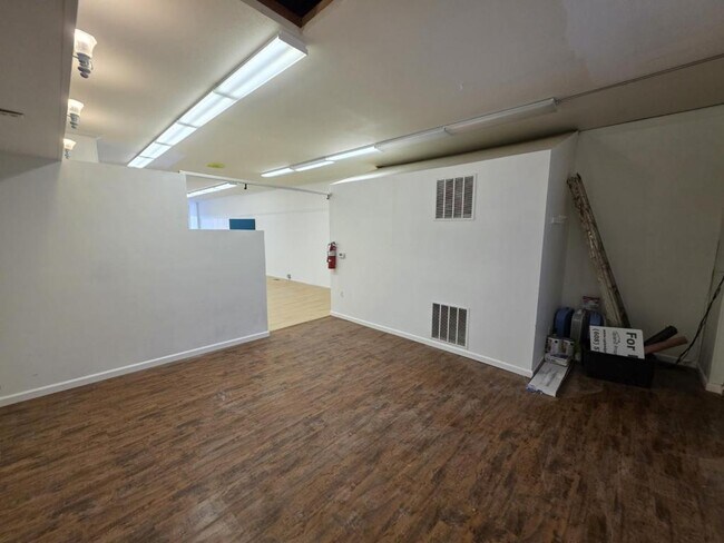 Foto del edificio - 128 S Water St