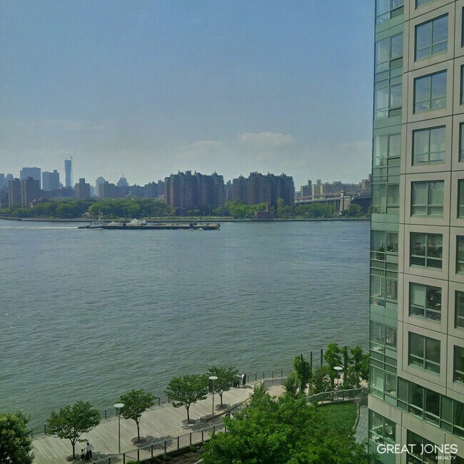 446 Kent Ave Unit 7C, Brooklyn, NY 11249 - Room for Rent in Brooklyn