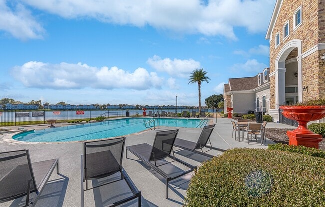 Building Photo - Lakeside Pointe Apartments & Townhomes