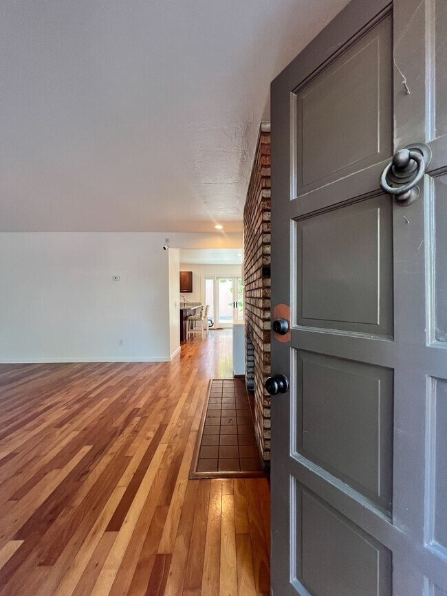 Foto del edificio - Charming Three Bedroom Condo