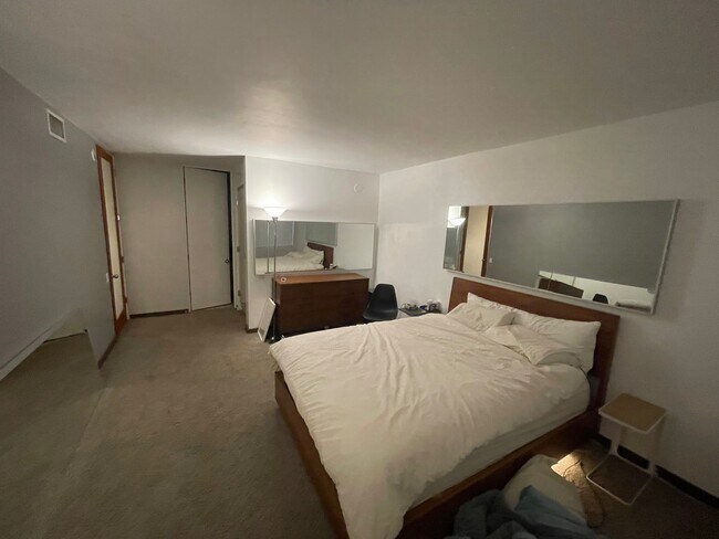 Foto del edificio - 330 S Barrington Ave