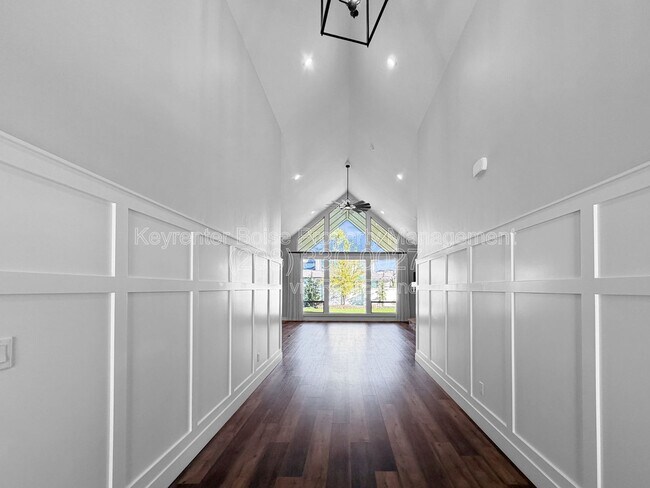 Building Photo - 8368 W Sparks Lake Dr