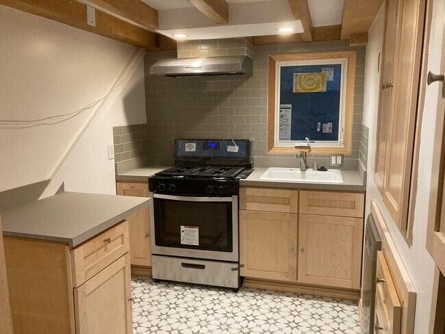 Building Photo - 2160 Stanley Hills Dr