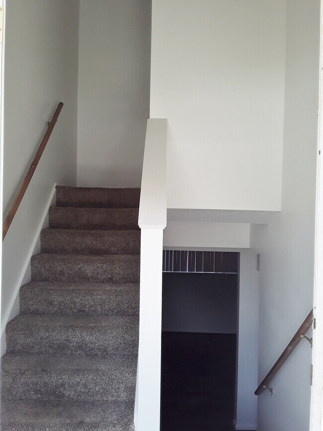 Entrada - 212 Juniper St N