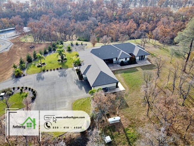 Building Photo - 21995 Los Altos Dr. Large home In Palo Ced...