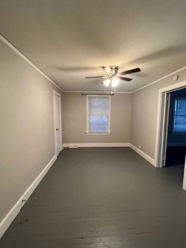 Foto del edificio - Cute home in Victor Mill in Greer. Rocking chair front porch, 2 bedrooms, 1 full bath with Hardwo...