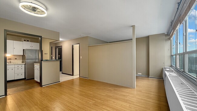 Building Photo - 3550 N Lake Shore Dr