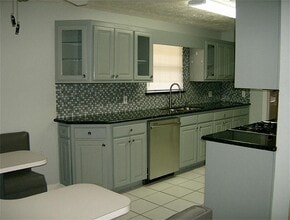 Building Photo - 5815 Farwell Dr