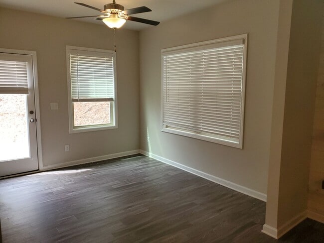 Foto del edificio - 3216 Baylor Cir