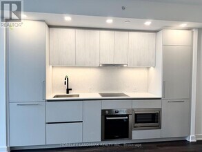 Building Photo - 609 Sherbourne St