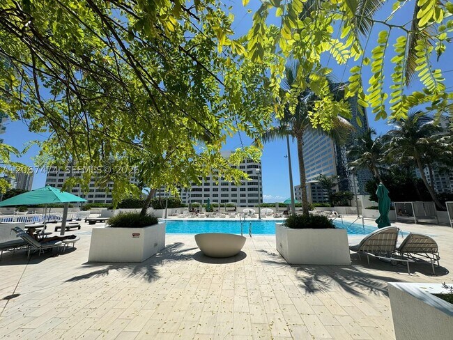 Foto del edificio - 950 Brickell Bay Dr