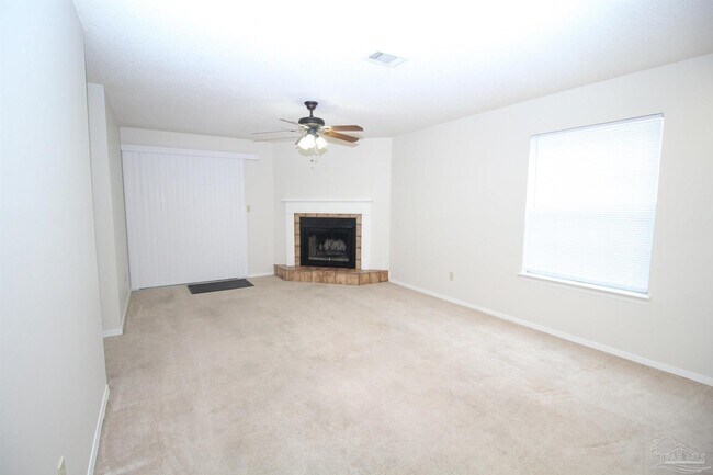 Building Photo - 1500 E Johnson Ave