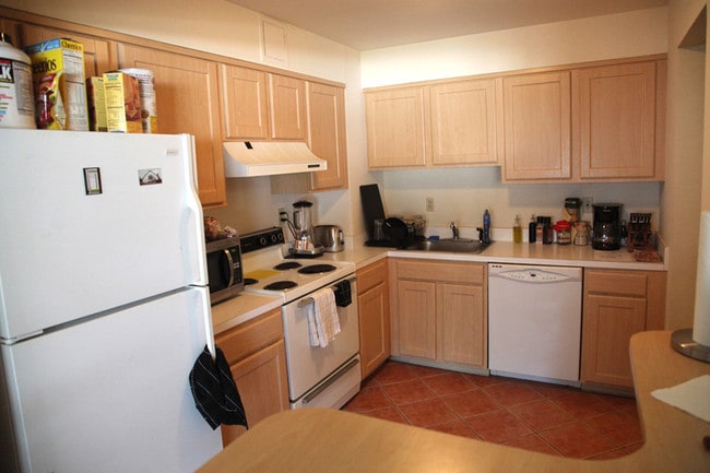 Kitchen - 1111 River Rd