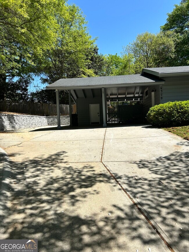 Foto del edificio - 6379 Vernon Woods Dr NE