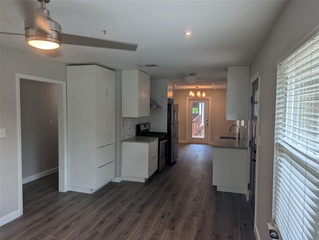 Foto del edificio - 5806 Glenhollow Path