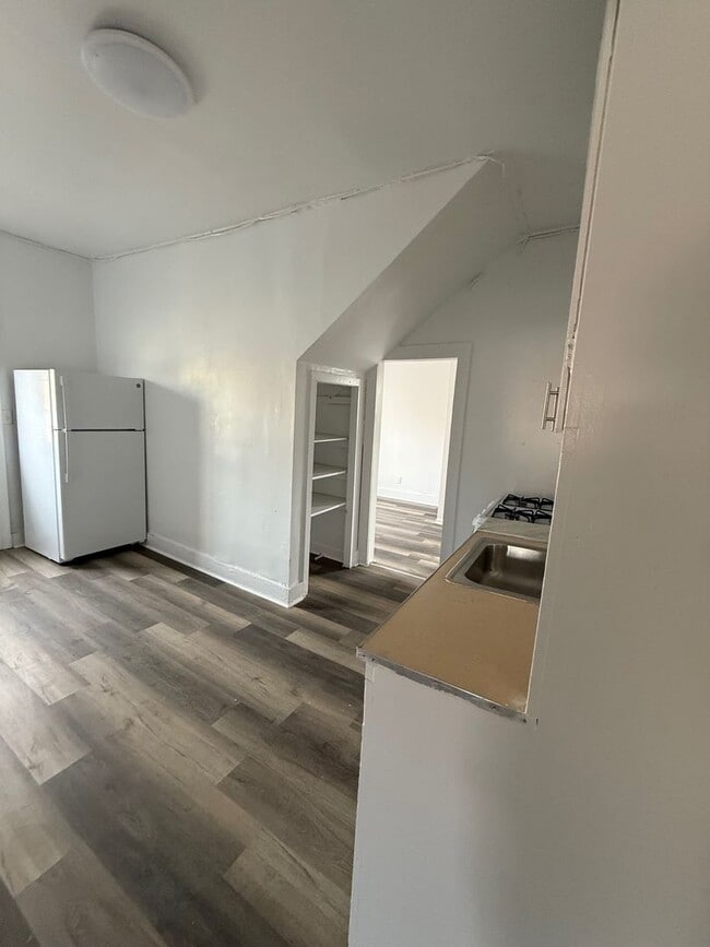 Building Photo - 124 S Chillicothe St