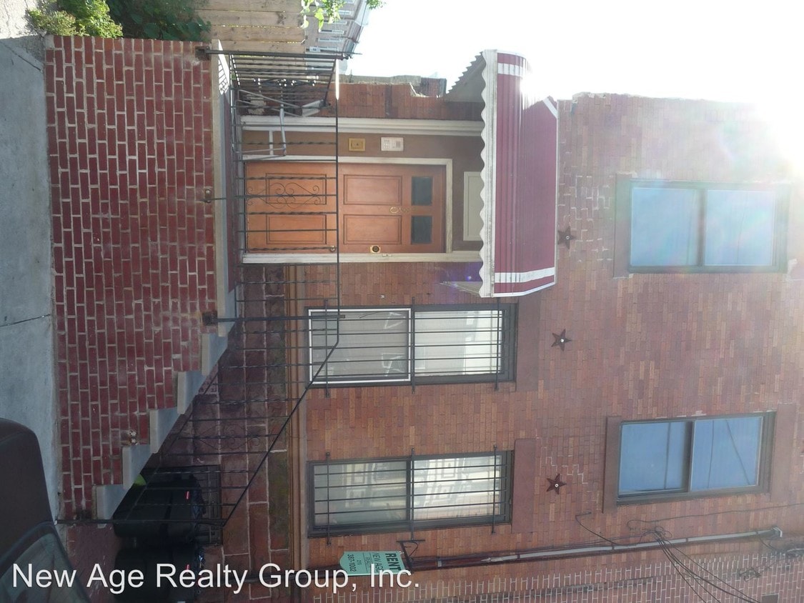 Primary Photo - 430 Tasker St