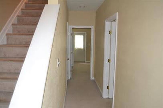Foto del edificio - 4 Bedroom Townhome in Lynchburg