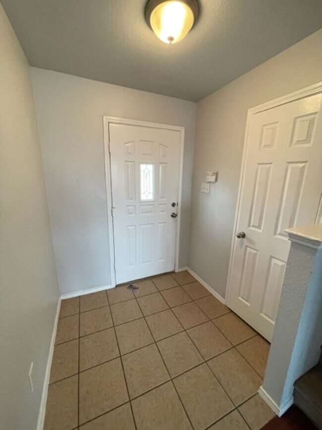 Foto del edificio - Nice, Roomy & Ready! 3 Bedroom 2.5 Bath in...