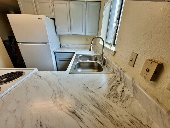 Foto del edificio - 508 E 7th St